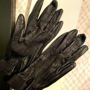 Black Chanel leather gloves with box